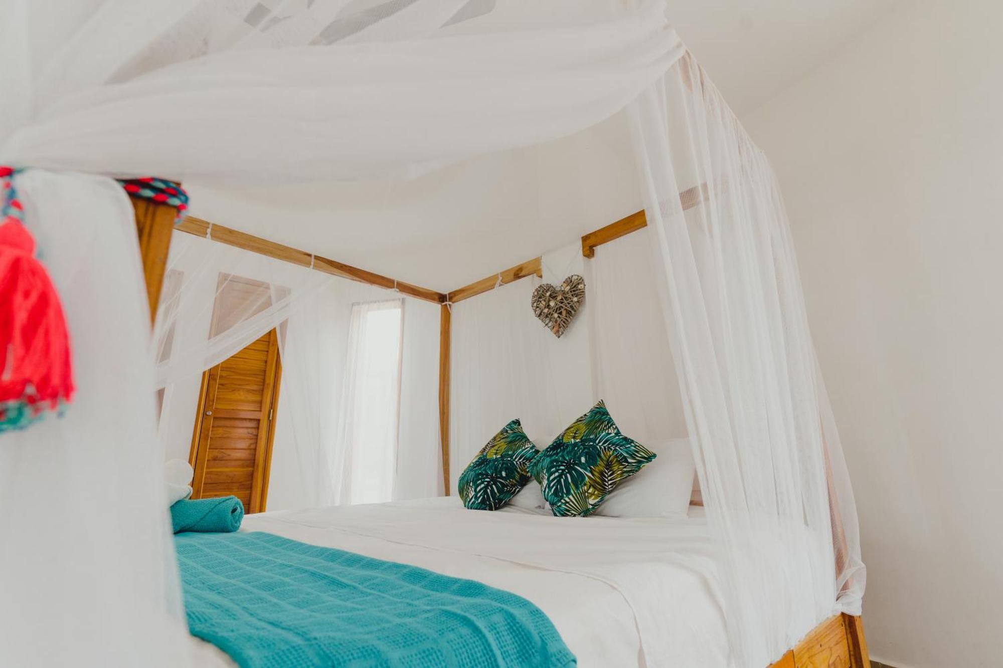 Uuttaaka Eco-Hotel Palomino Bagian luar foto